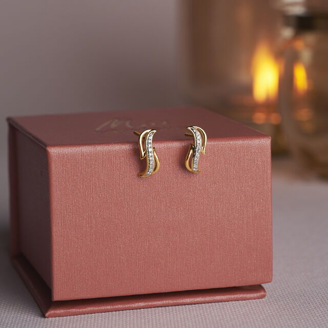 Sleek Flickering Diamond Stud Earrings,,hi-res image number null