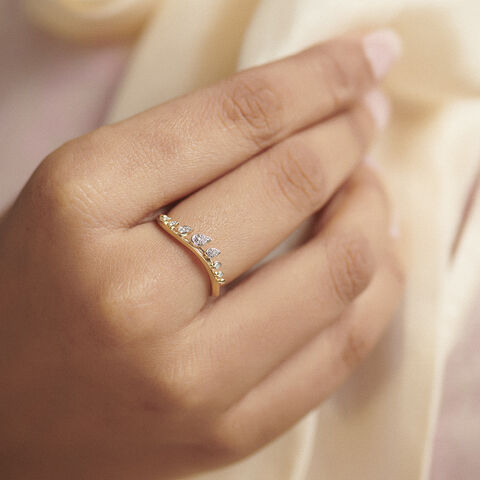 Flickering Crest Diamond Ring