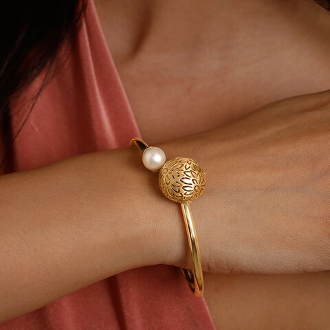 Artful Accent Pearl Bangle