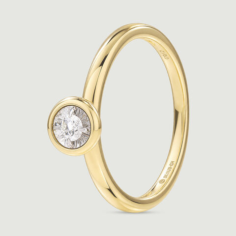 Elegant Radiant Diamond Ring