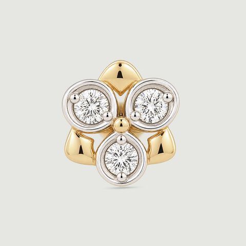 Glowing Triad Diamond Nose Pin