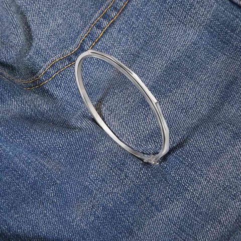 Minimal Gleam Silver Bangle
