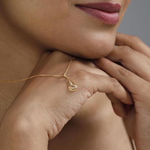 Chic Stripe Gold Pendant