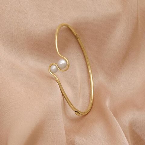 Lustrous Curve Pearl Bangle