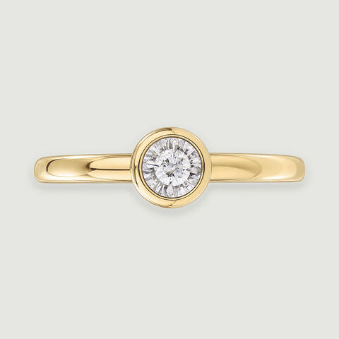 Elegant Radiant Diamond Ring