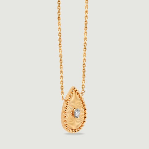 Graceful Radiant Diamond Necklace