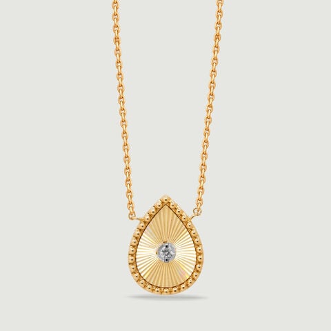 Graceful Radiant Diamond Necklace
