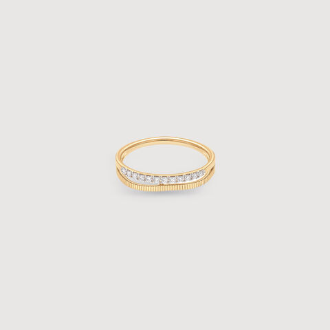 Flowing Linear Diamond Ring