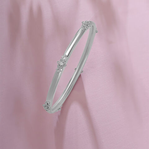 Elegant Fleur Silver Bangle