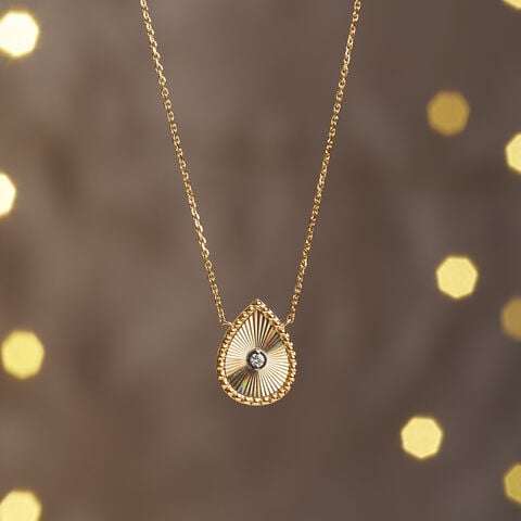 Graceful Radiant Diamond Necklace