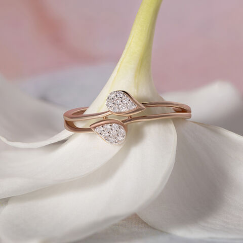Petite Elegance Gold & Diamond Finger Ring