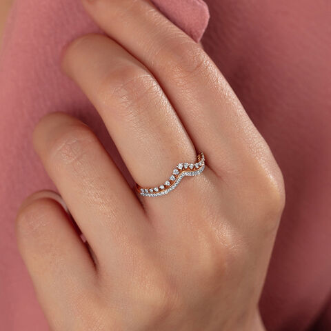 Modish Sleek Gold & Diamond Ring
