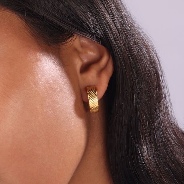 22KT Yellow Gold Elegant Stud Earrings,,hi-res view 1