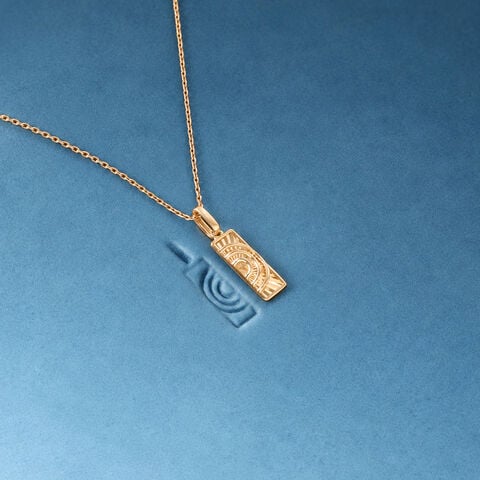 Intricate Radiant Gold Pendant