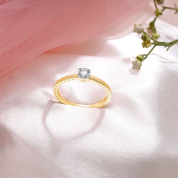 Happy Treasures Solitaire Finger Ring