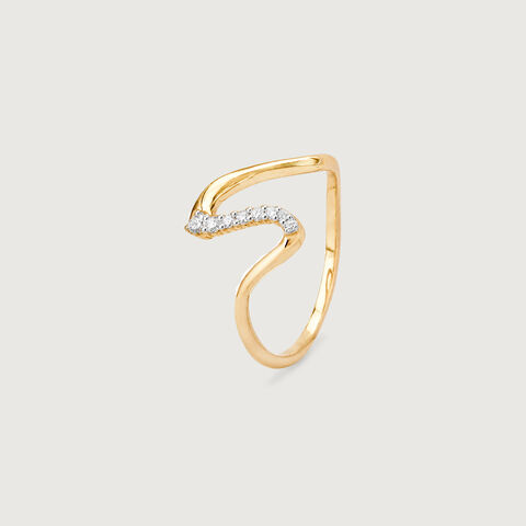 Graceful Wave Diamond Ring