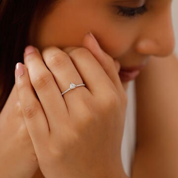 Heartstrings Solitaire Finger Ring