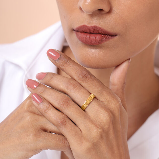 Grooved Glory 18KT Gold Finger Ring,,hi-res image number null