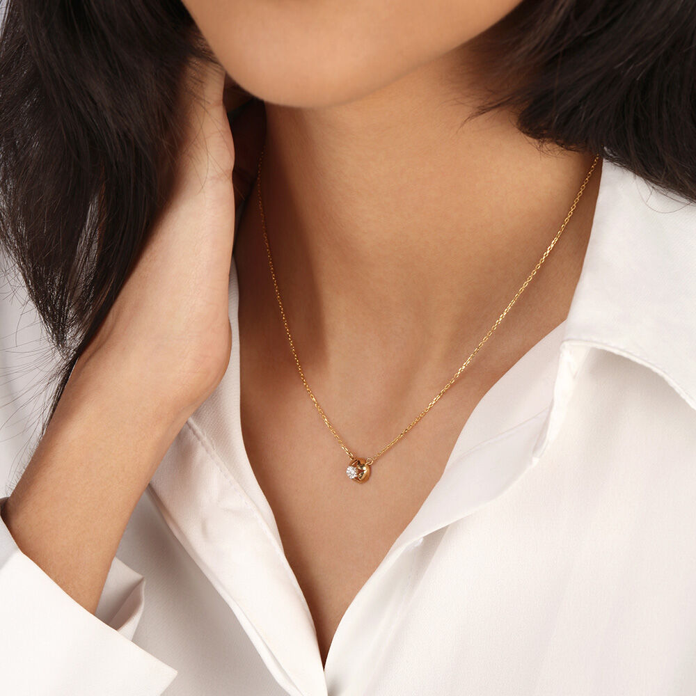 Solitaire diamond shop pendant tanishq