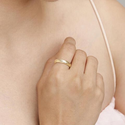 Striking Groove Gold Ring