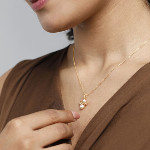 Curve Chic Pearl Pendant