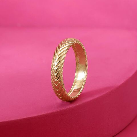 Striking Groove Gold Ring