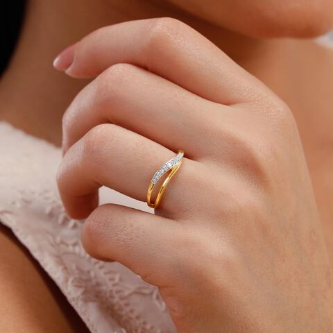 Graceful Flow Diamond Ring