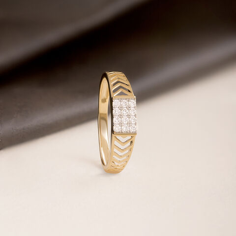 Chevron Shine Gold & Diamond Finger Ring for Men
