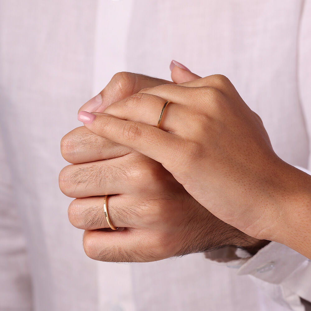 Premium Photo | Gentle female hands of the bride with a gold wedding ring  on the ring finger