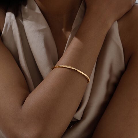 Refined Linear Gold Bangle