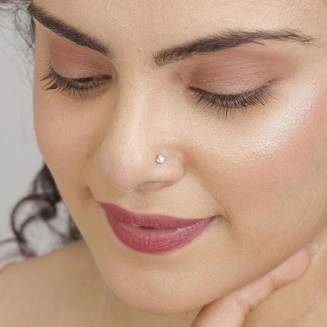Chic Nova Diamond Nose Pin,,hi-res image number null