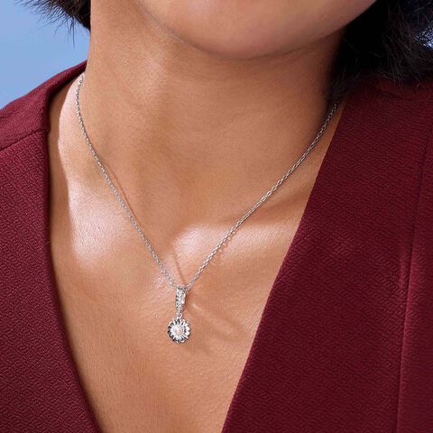 Cheerful Bloom Pearl Silver Pendant
