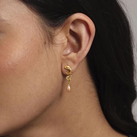 Vibe Curl Pearl Earrings