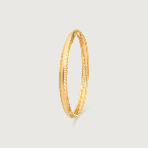 Sleek Radiant Gold Bangle