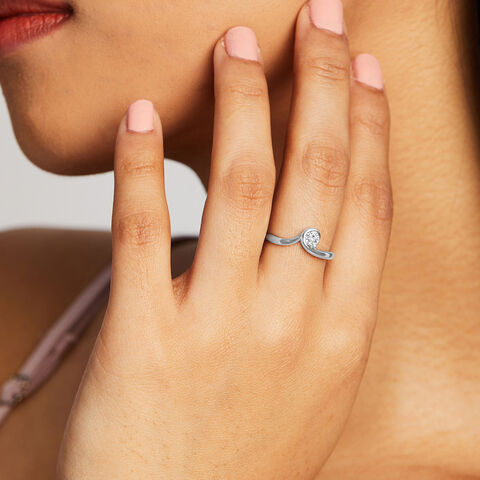 Curved Elegance Silver Finger Ring