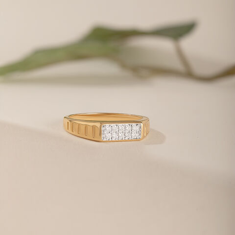Grooved Glow Gold & Diamond Finger Ring for Men