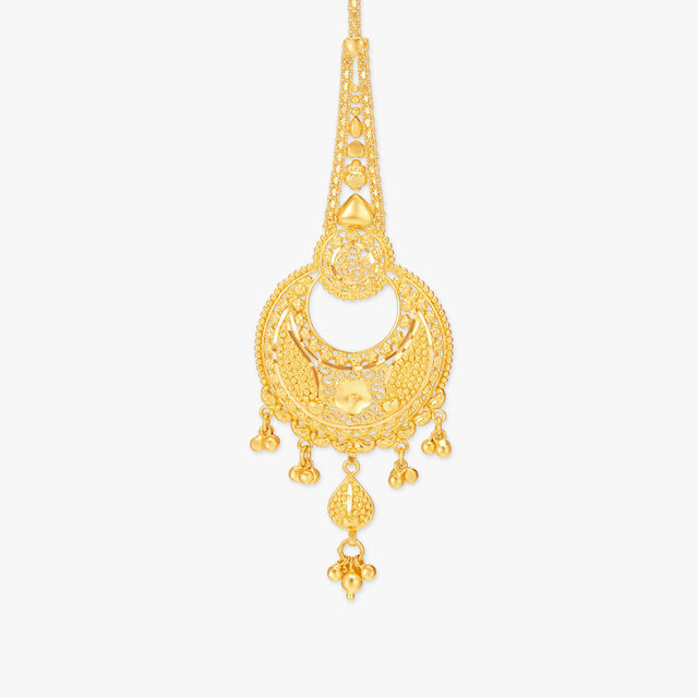 Entrancing Traditional Maang Tikka