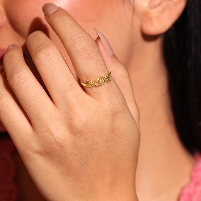 Dainty Daisy Gold Ring,,hi-res image number null