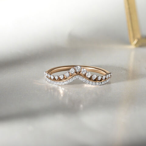 Modish Sleek Gold & Diamond Finger Ring
