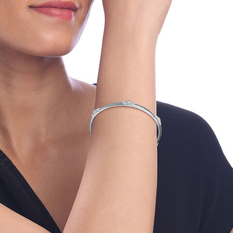 Elegant Fleur Silver Bangle