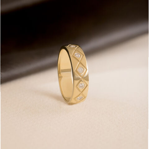 Grided Glitz Gold & Diamond Finger Ring for Men