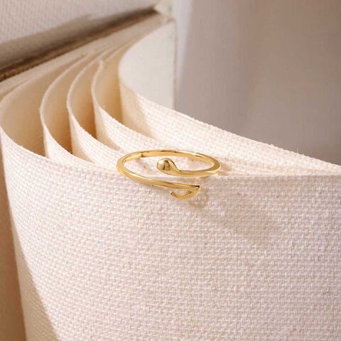 Edgy Fluid Gold Ring