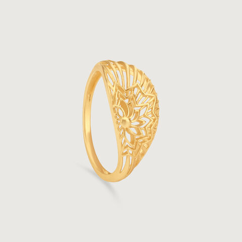 Intricate Radiant Gold Ring