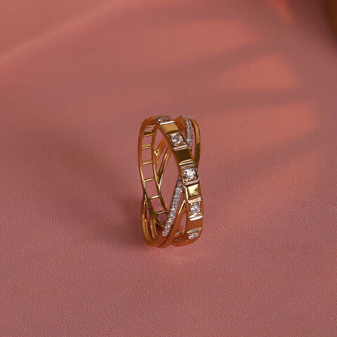 Crisscross Glow Gold & Diamond Finger Ring