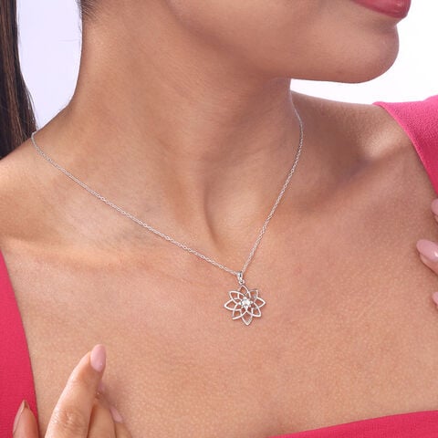 Petal Outline Silver Necklace