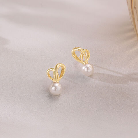 Ribbon Kiss Crystal White Earrings
