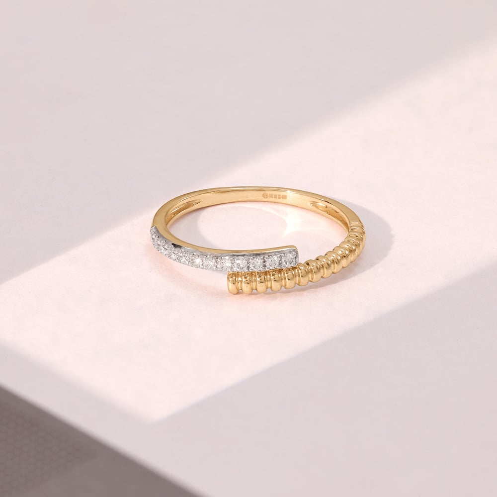 Fluid Asymmetric Diamond Ring