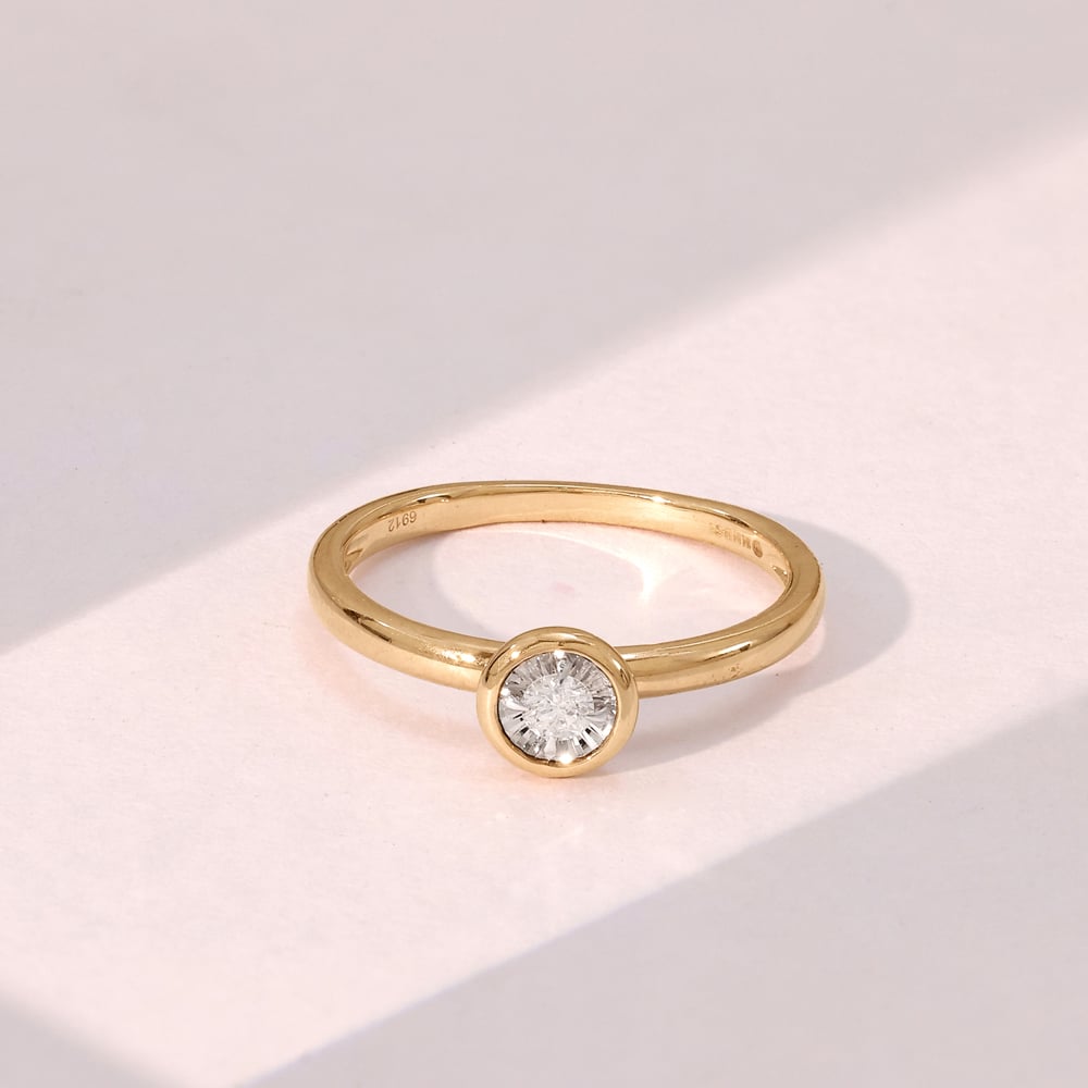 Elegant Radiant Diamond Ring