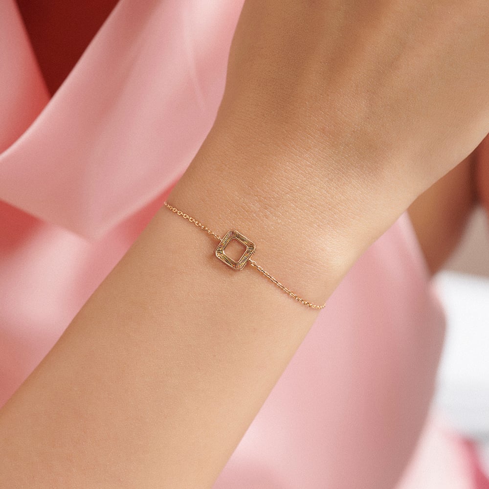 Sleek Geometric Gold Bracelet,,hi-res thumbnail 2