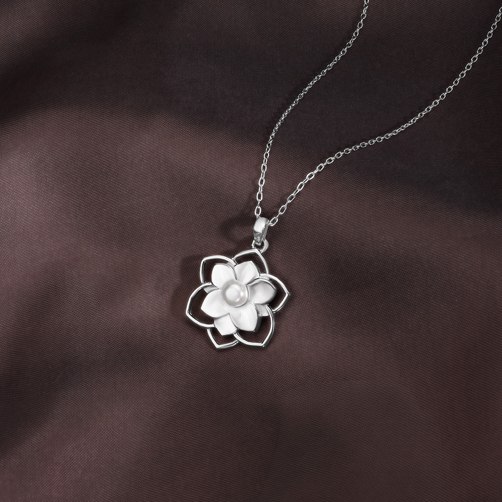 Elegant Bloom Silver Necklace